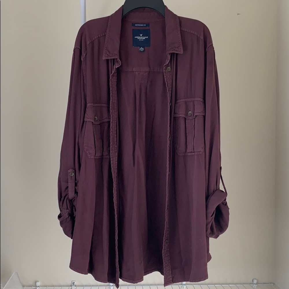 AMERICAN EAGLE- BOYFRIEND FIT BUTTON DOWN